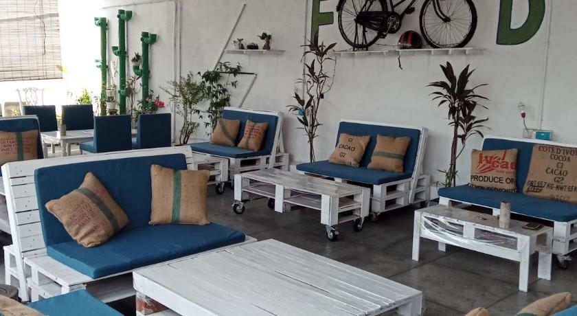 Birdnest Collective Cafe & Guesthouse photo