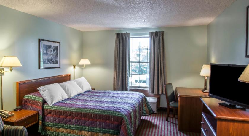 Rodeway Inn Lakeville