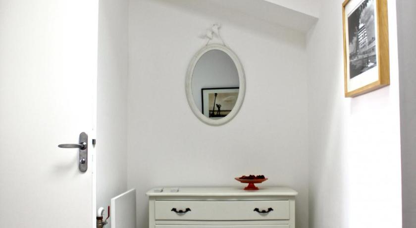 Image of Apartment with Garden View 6