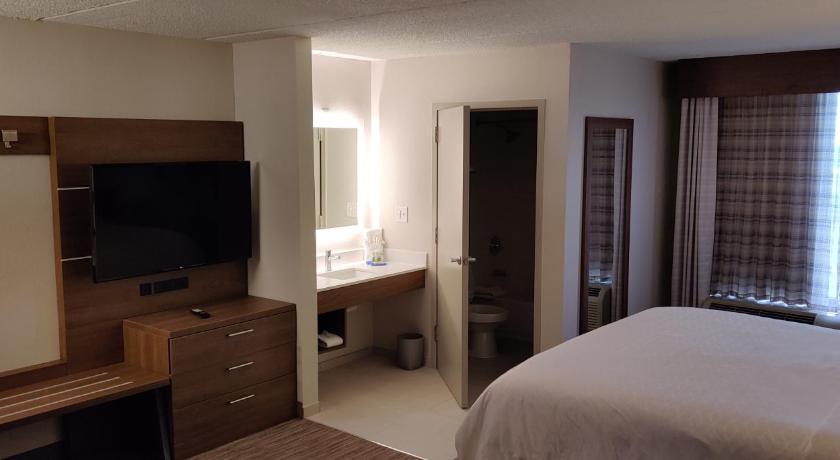 Holiday Inn Express Hotel & Suites Dallas Fort Worth Airport South