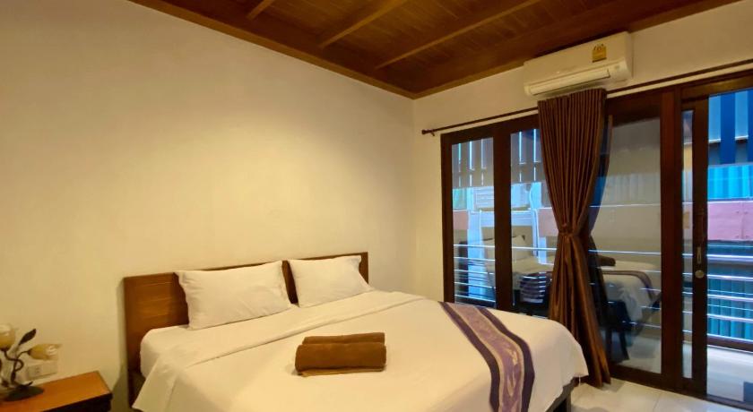 a hotel room with a bed and a dresser, Lipe Inn in Ko Lipe