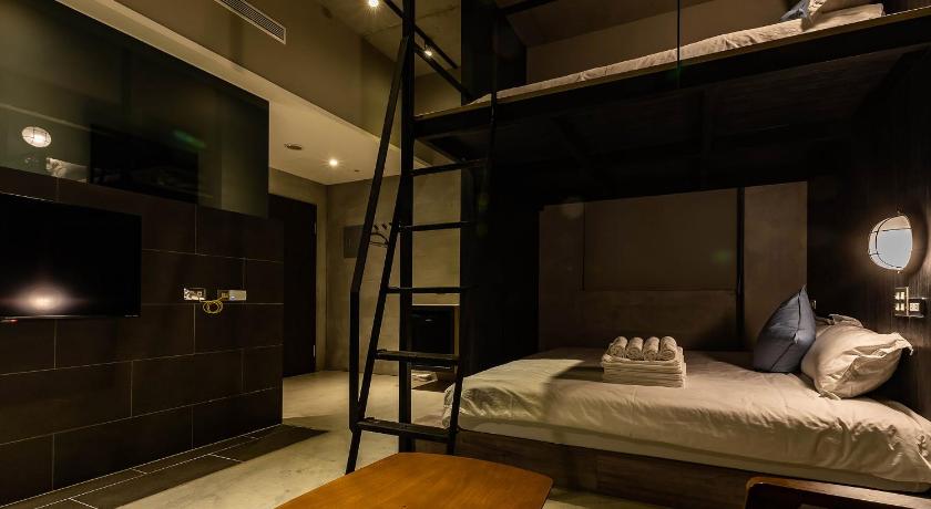 Image of Quadruple Room with Bathtub 3