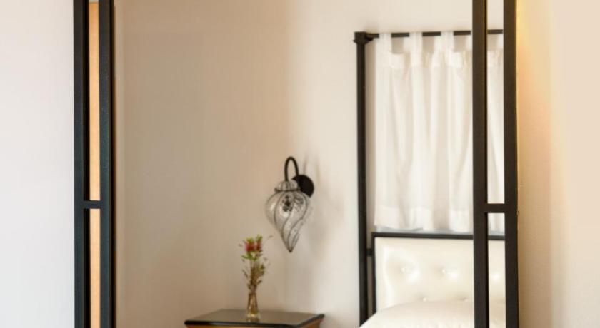 Image of Bungalow Family Garden View 4