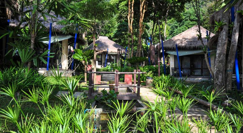 Image of Deluxe Bungalow Garden View 6