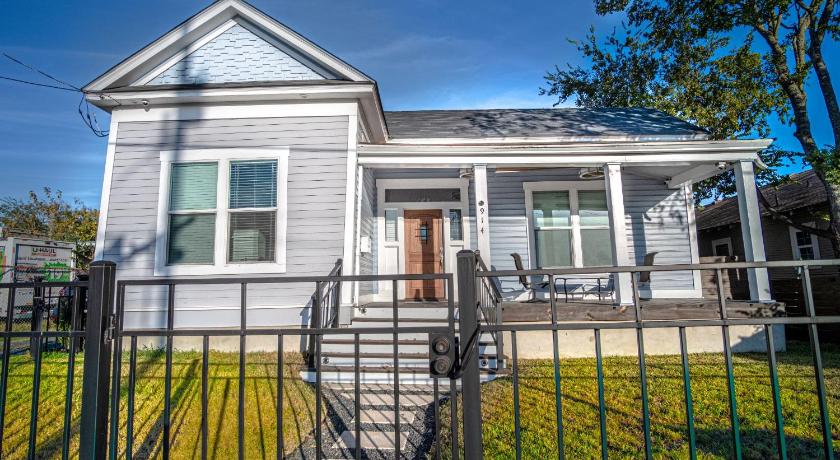 Prosperity Place Remodeled 3BR 2BA Near Downtown — Hotel in San Antonio (TX)
