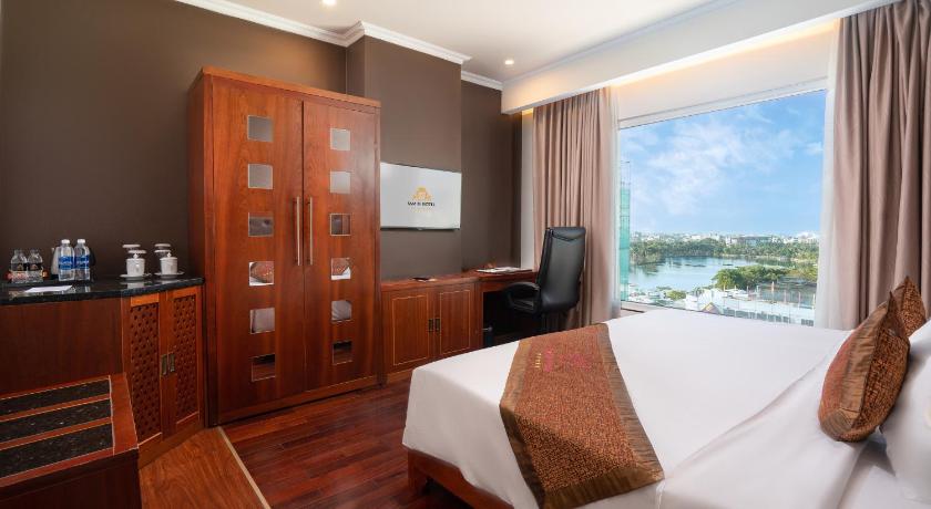 Image of Deluxe King City View 9