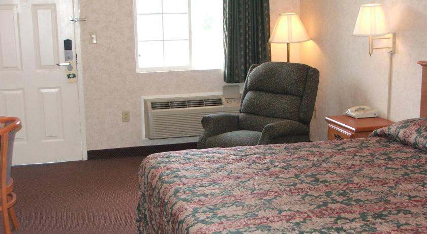 Deerfield Inn & Suites photo