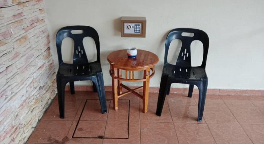Kayu Merbau Homestay photo