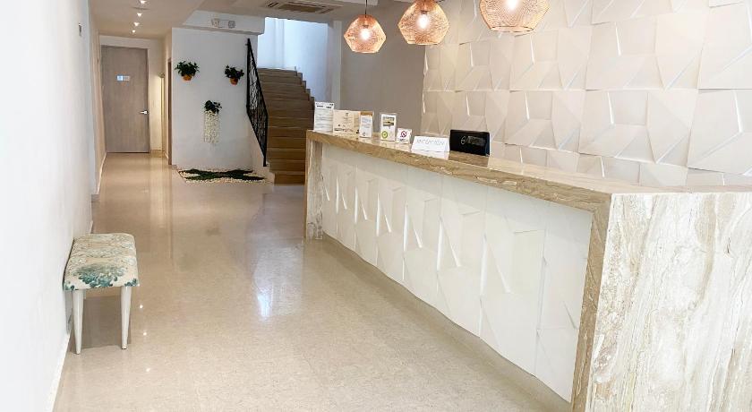 Hotel 1525 By GEH Suites photo