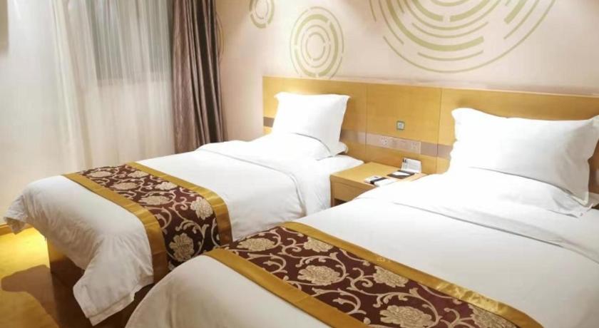 GreenTree Inn Xining Chengdong District Huangguang Yiwu Trade City Express Hotel – Xining, CO