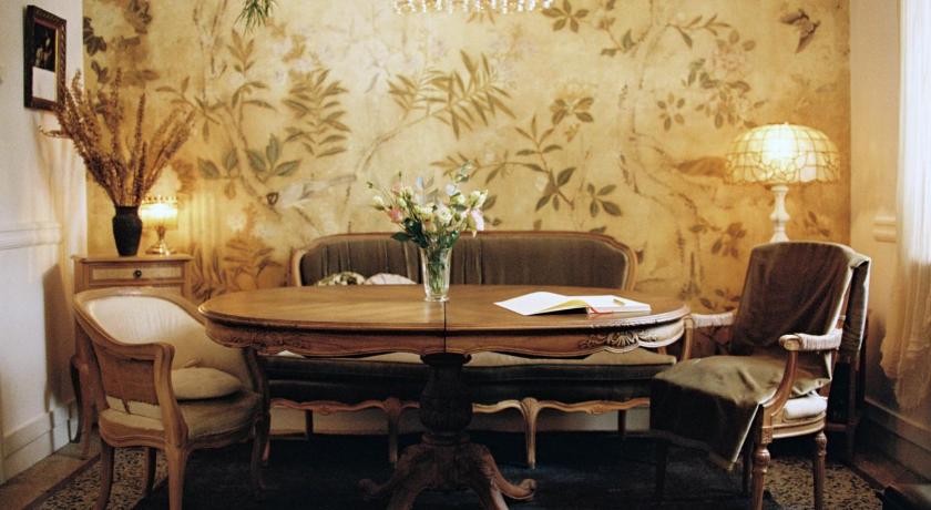 Shila Athens - main image