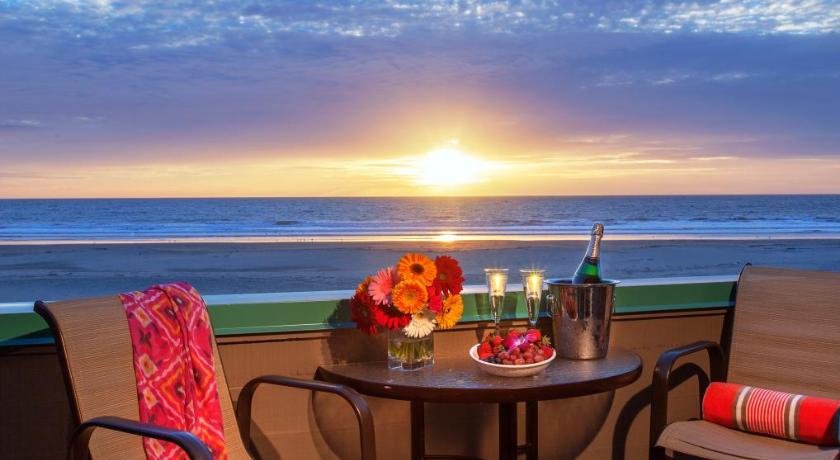 Image of Deluxe King Room with Ocean View 7