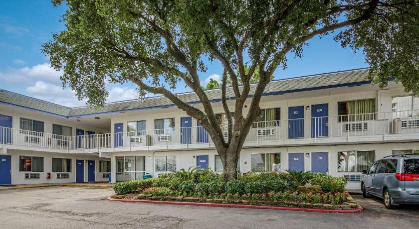 Motel 6-Conroe, TX photo