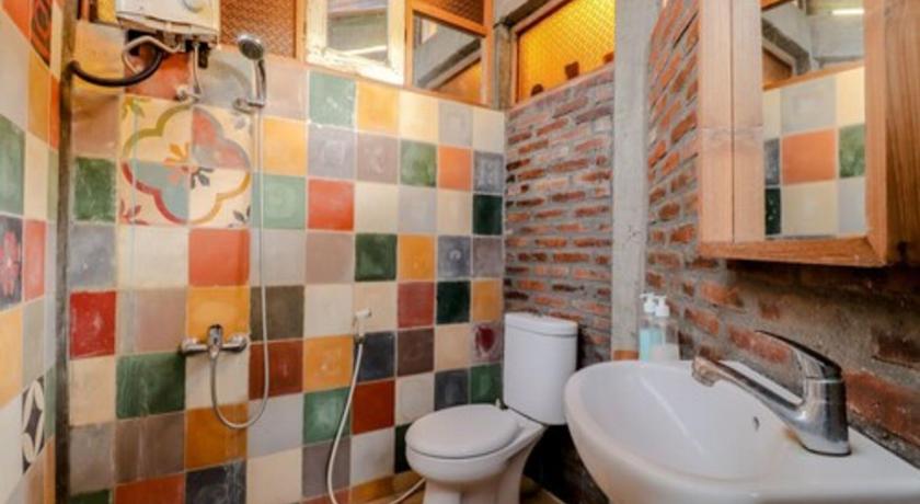 Bathroom, Lorong Homestay in Yogyakarta