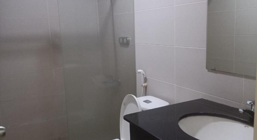 a bathroom with a toilet, sink, and shower stall, Lee Hotel in Ho Chi Minh City