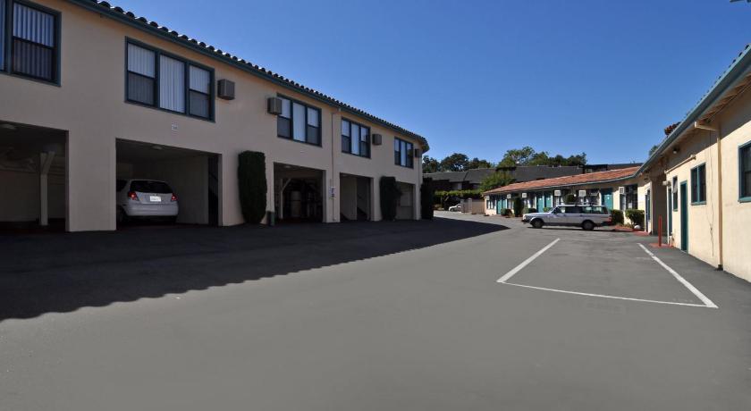 Marinwood Inn & Suites