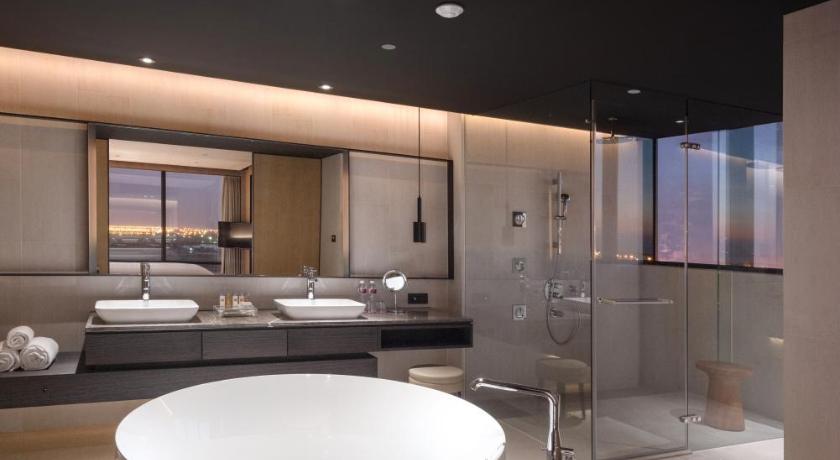 Image of Suite with View 2