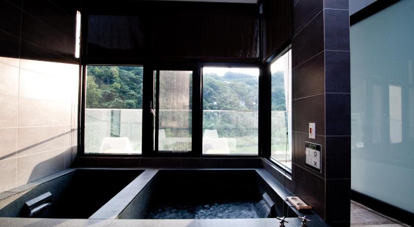 Image of Honeymoon Suite 2