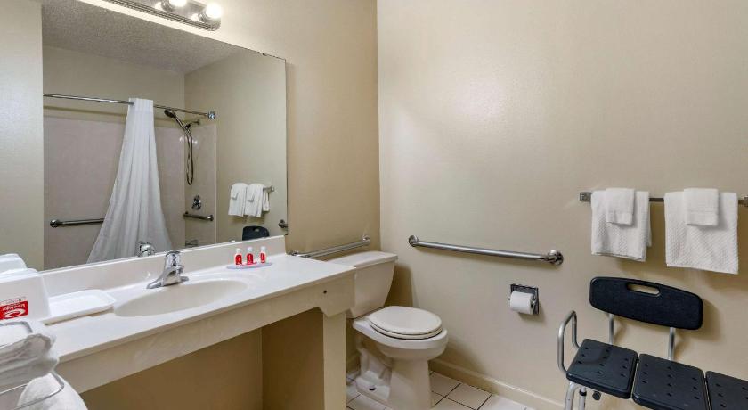 Econo Lodge  Inn & Suites photo