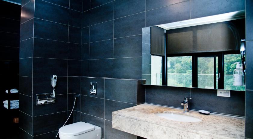 Image of Honeymoon Suite 7