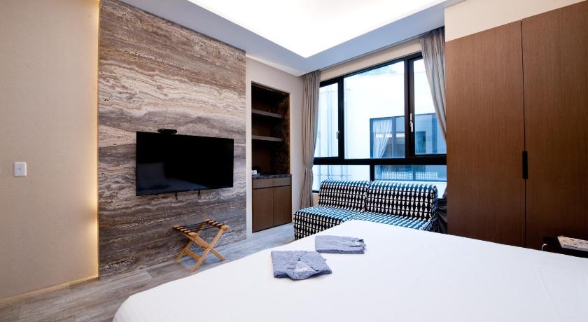 Image of Honeymoon Suite 3