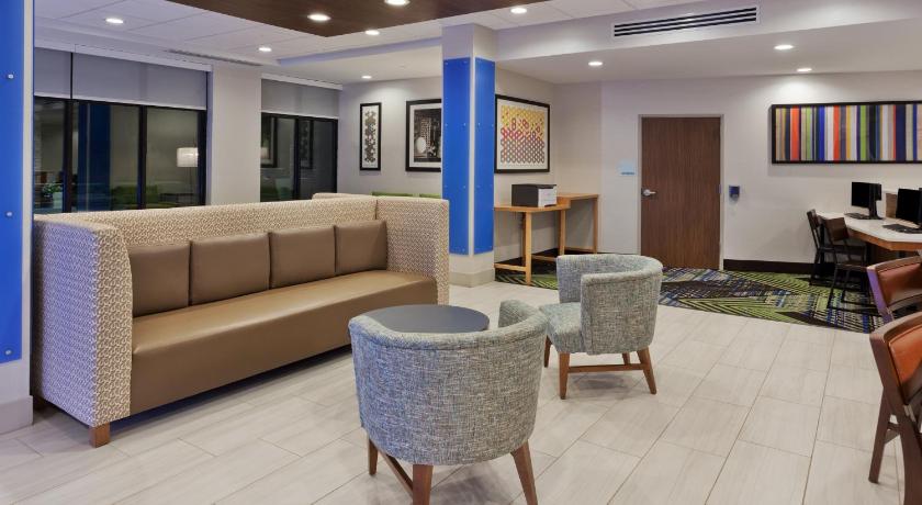 Holiday Inn Express Fayetteville photo