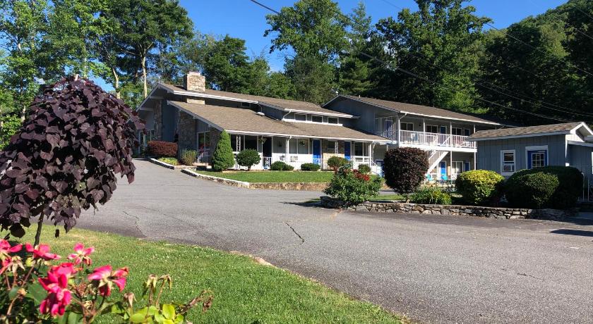 Meadowlark Motel with Restaurant &amp; Bar — Hotel in Maggie Valley (NC)