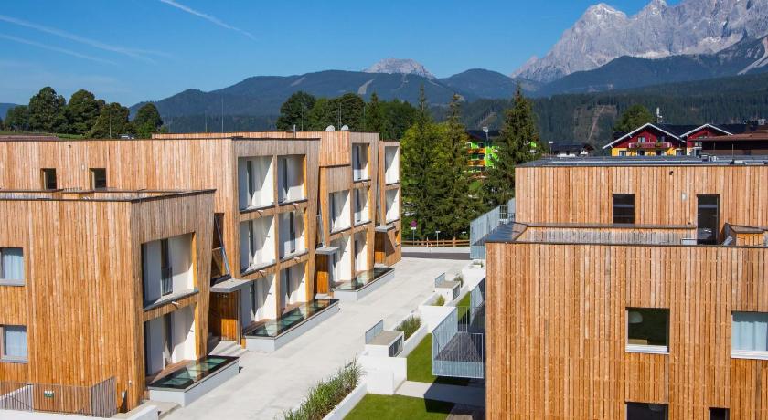 Welcoming apartment near ski slopes - image 2