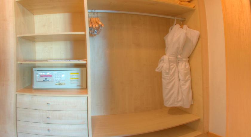 Image of One-Bedroom Apartment with Sea View 15