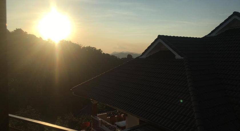 チェンライ Doi Tung Heng Thana Homestay 3つ星 ゲストハウス スイート