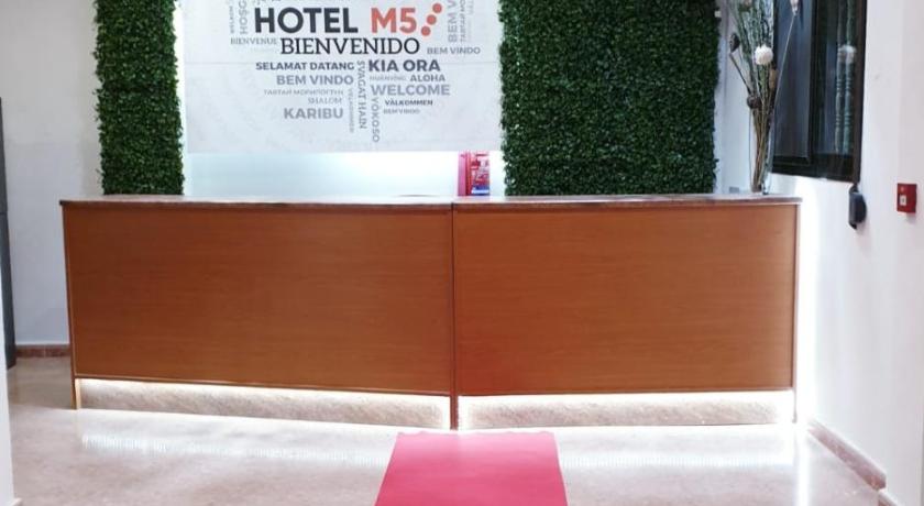 Hotel M5 Valencia Aeropuerto — Hotel in València