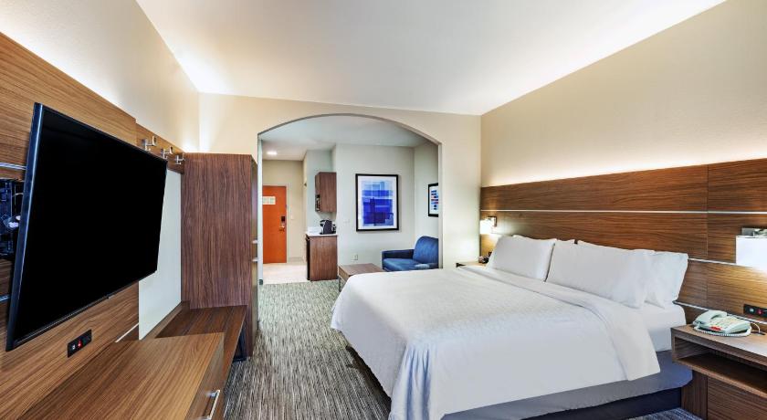 Holiday Inn Express Hotel & Suites Pryor