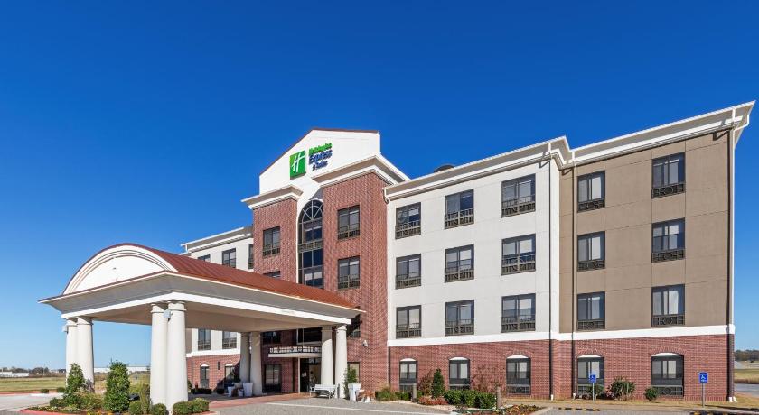 Holiday Inn Express Hotel & Suites Pryor