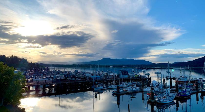 OCEANFRONT SUITES AT COWICHAN BAY