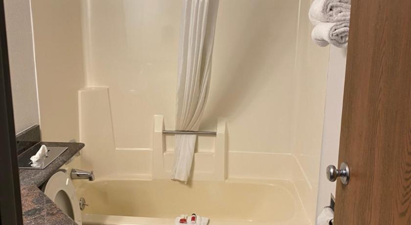 Travelodge by Wyndham La Porte/Michigan City Area photo
