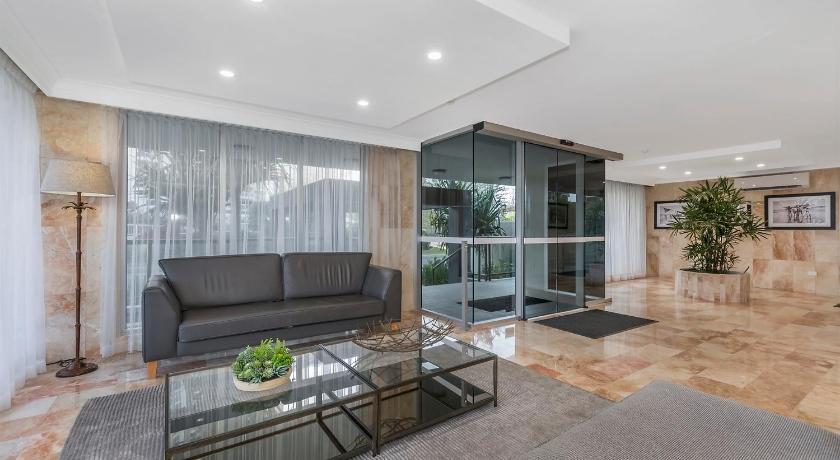 Golden Sands Apartments photo