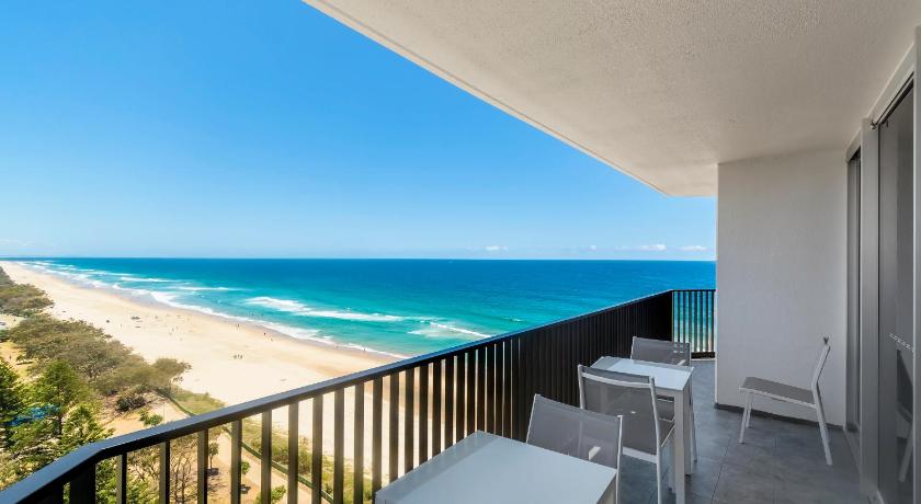 Golden Sands Apartments photo