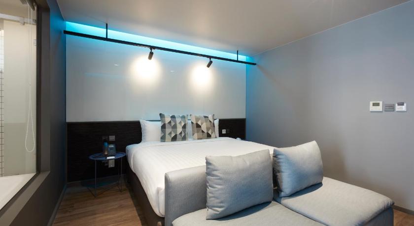 Image of Deluxe Room with Bathtub 3
