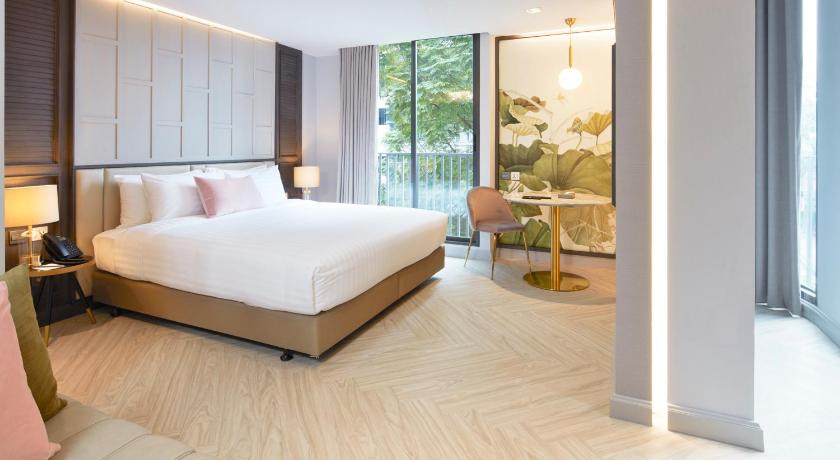 Image of Deluxe Corner Room 0