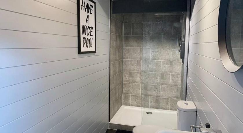 Cosy, Self-Contained Garden Room in City Centre! photo
