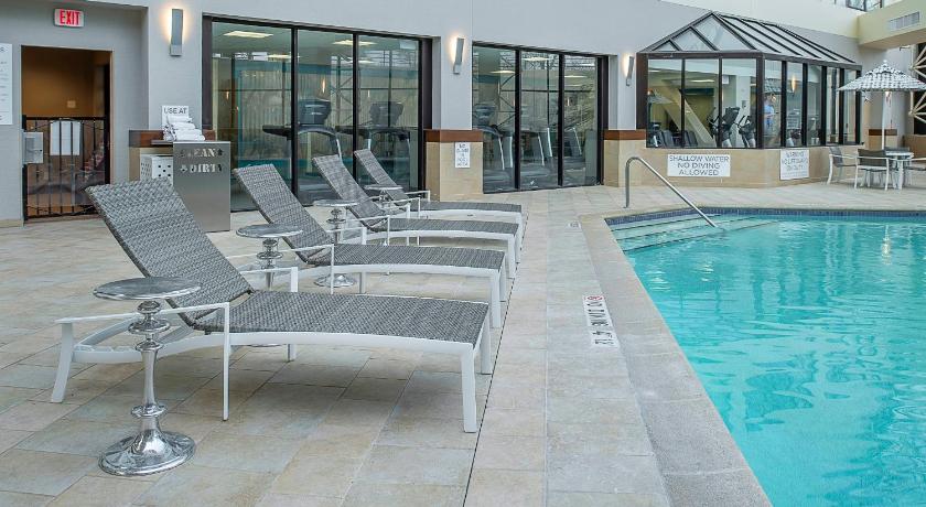 St. Louis (MO) Crowne Plaza Hotel St. Louis Airport By IHG 3-Star Hotel suite