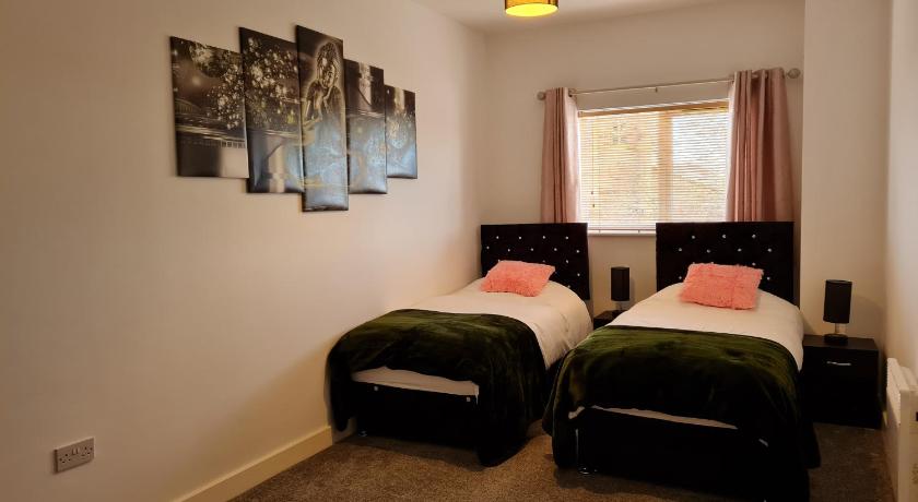 Stockton Heights, Warrington, Centrally Located Between Town Centre and Stockton Heath, High Speed W photo