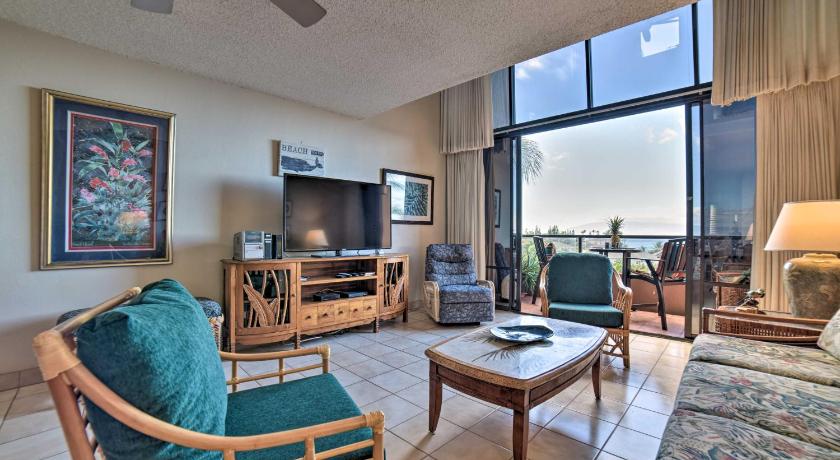 Ocean-View Maui Penthouse with Balcony and Pool Access photo