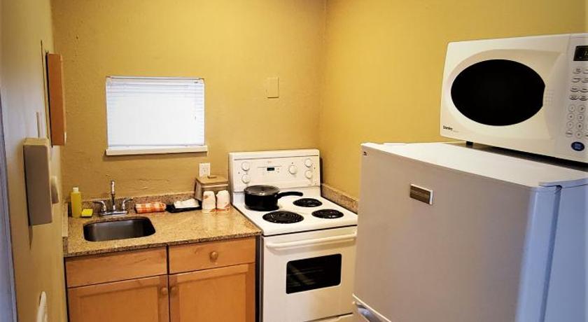 Image of 2 Queen Beds, Efficiency, Nonsmoking 6