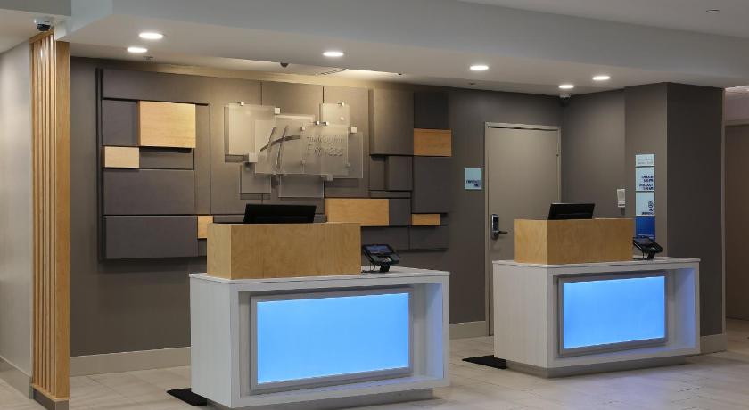 Holiday Inn Express Grand Rapids Southwest photo