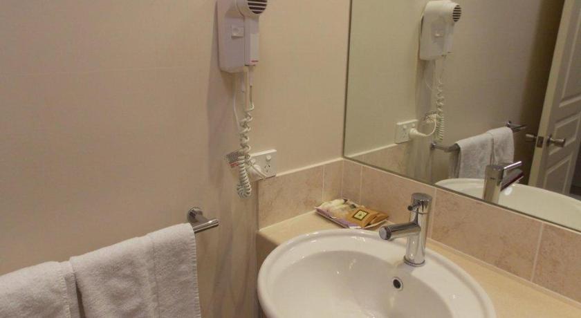 Emerald Executive Apartments photo