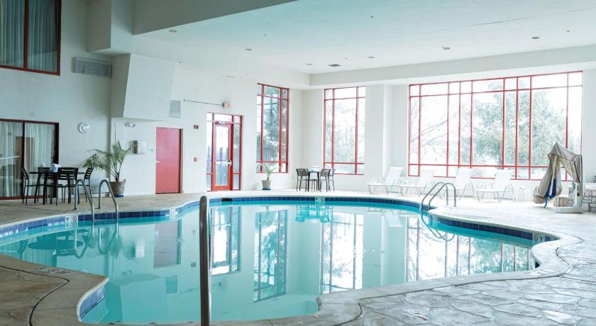 Holiday Inn Express & Suites - Olathe North photo