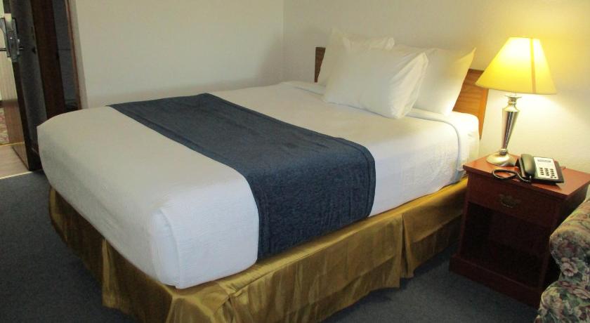 Travelodge by Wyndham Redwood Falls photo