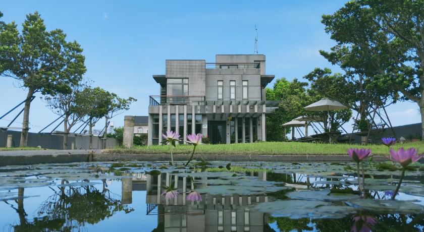 a large building with a fountain in front of it, Designer House in Yilan