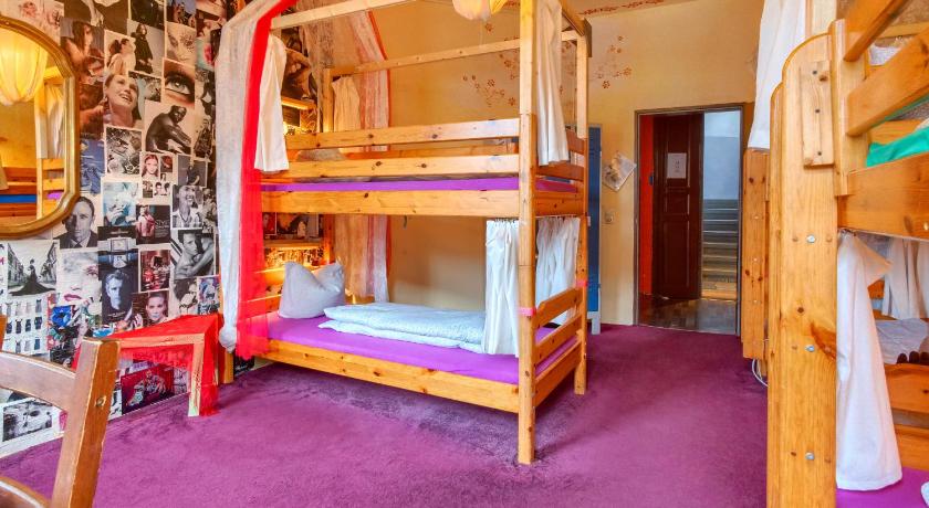 Image of Bed in 6-Bed Female Dormitory Room 5